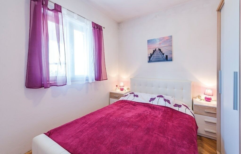 Bedroom 3, Family home with hydromassage pool & fun activities, Žminj