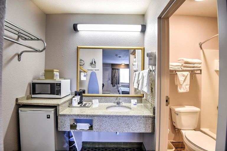Bathroom 4, Surestay By Best Western Ottawa, Franklin