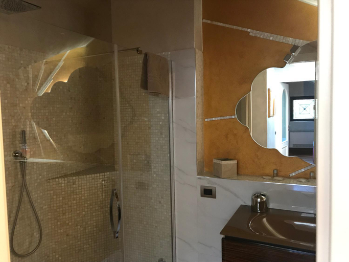Bathroom 15