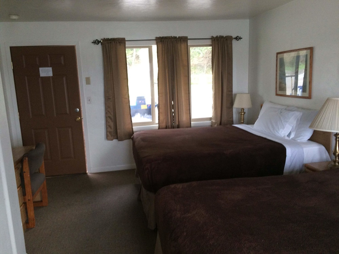 Bedroom 3, Bay Bridge Motel, Coos