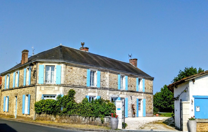 Others 3, La maison de Thire, Vendée
