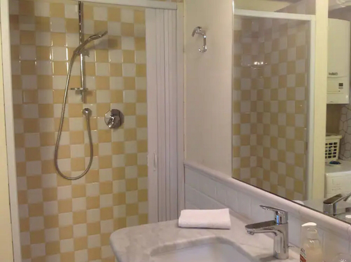 Bathroom 4, Studio apt (n.2) Ancient Palazzo, Florence