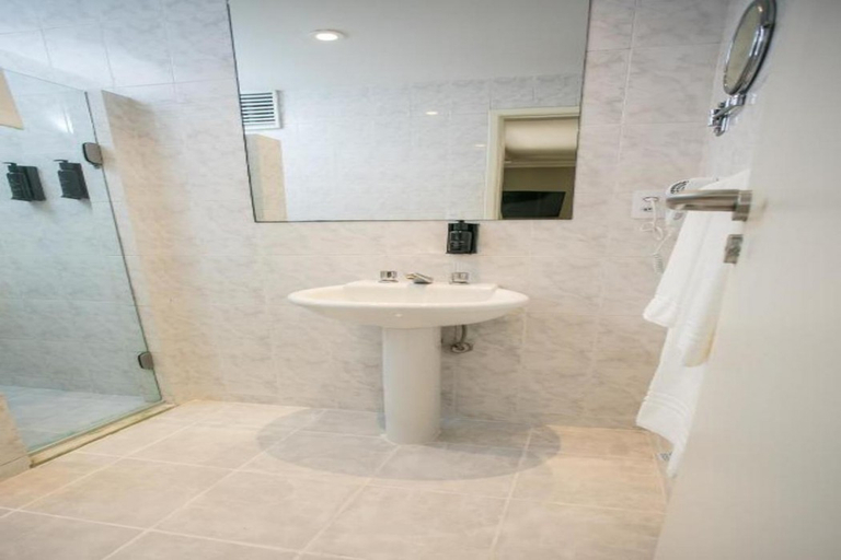 Bathroom 3, Regency Park Hotel, Rio de Janeiro