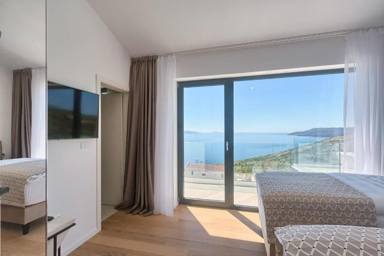Bedroom 2, Villa Ultima, Labin