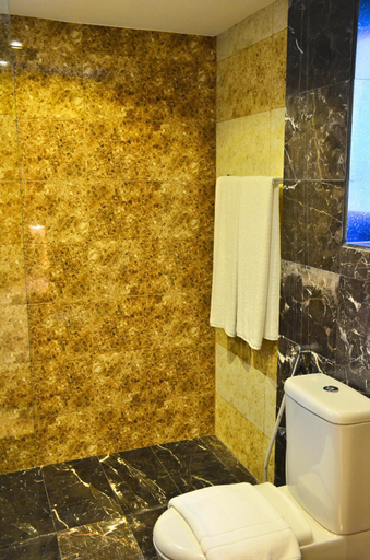 Bathroom 15