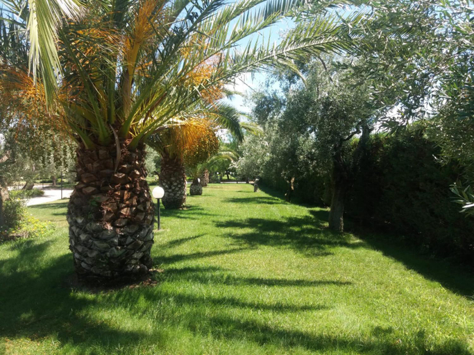Others 4, Villa Indipendente Superior "Fanfan" con ampio Giardino e Piscina, Bari
