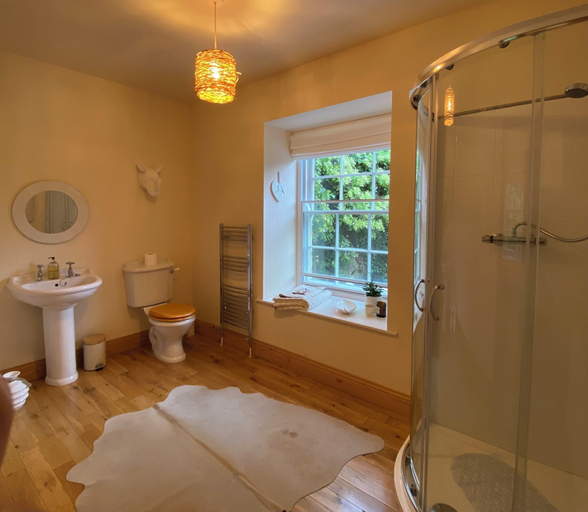 Bathroom, Mansion Annexe - Private 5 Acres-stunning Grounds, South Tyneside