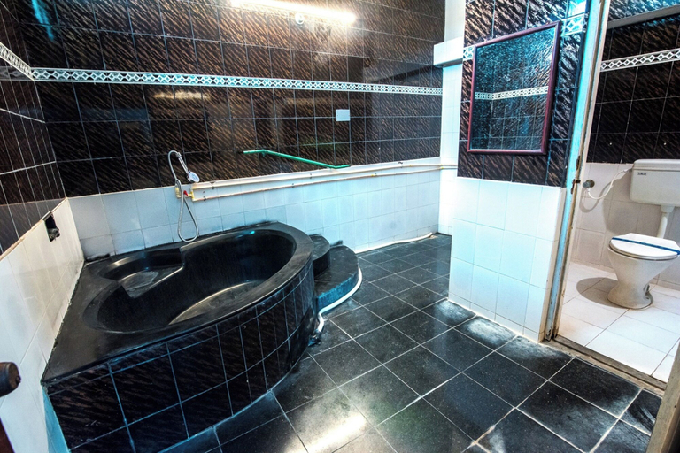 Bathroom 4, Arunik Inn, Puducherry
