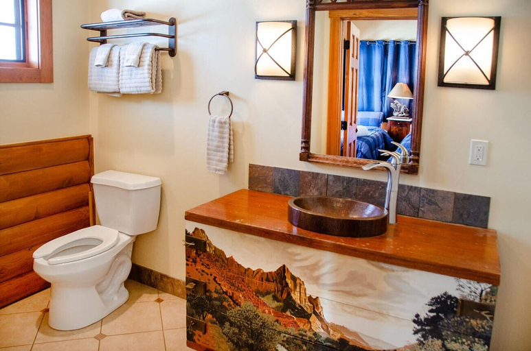 Bathroom 4, EML 8 Hubbard Park, Delta