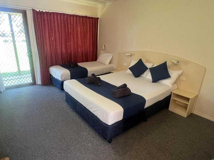 Bedroom 2, Outback Quarters Motel Hay, Hay