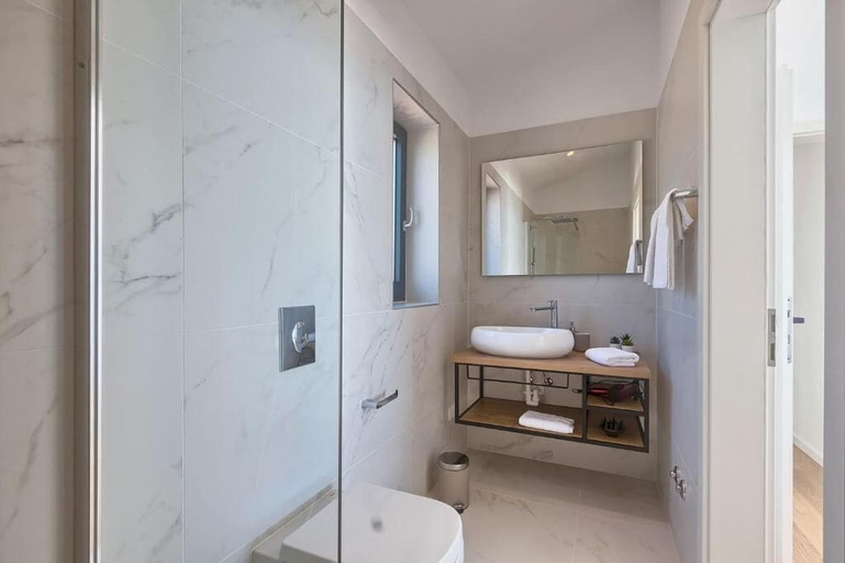 Bathroom 3, Villa Ultima, Labin