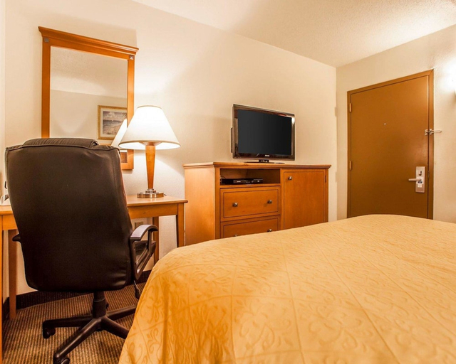Bedroom 3, Rodeway Inn Point Pleasant Beach, Ocean