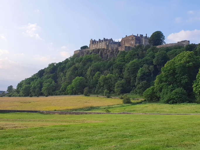 Others 4, Spacious 4 Bedroom Flat in Stirling, Stirling
