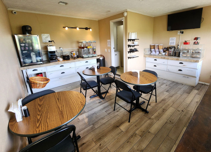 Food & Drinks, Fairway Treehouses, Carroll