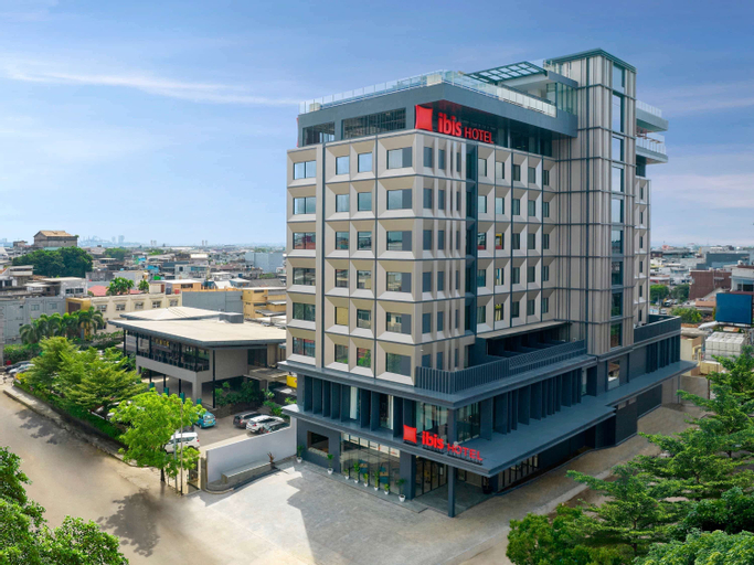 Exterior & Views 9