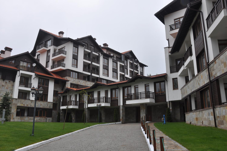 Exterior & Views