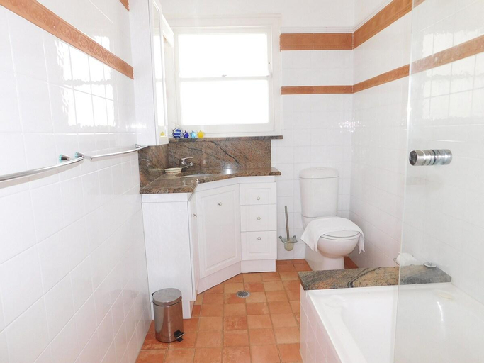 Bedroom, Watch the sunrise over Coogee. 2 bedrooms + garage, Randwick