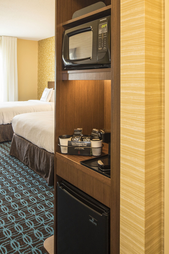 Bedroom 3, Fairfield Inn & Suites by Marriott Pittsburgh North/McCandless Crossing, Allegheny