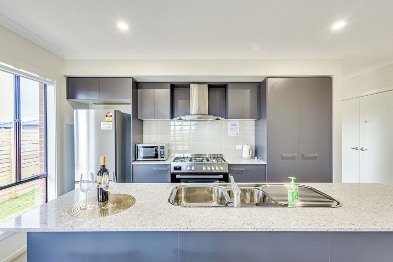 Others 5, StayAU Charming 4BR Retreat Wyndham Vale, Wyndham - West