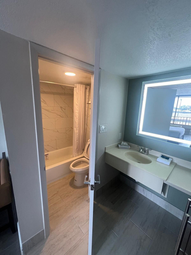 Bathroom 5, Rodeway Inn Davenport-Champions Gate, Polk