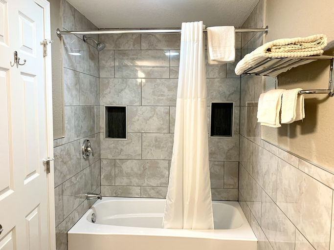 Bathroom, Campbell Apos S Motel, Scott