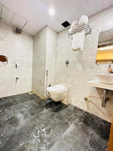 Bathroom 4, Hotel Downtown-Near US Embassy, Mumbai Suburban