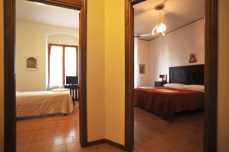 Others 4, albergo Fiorentino, Arezzo