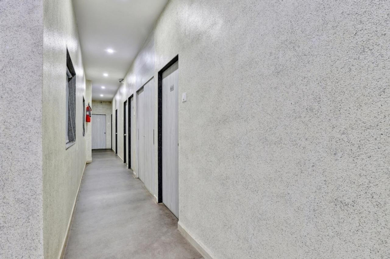 Hotel Unicorn, Surat, Surat