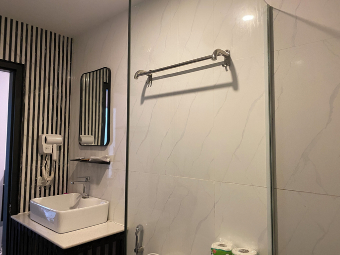 Bathroom 3, Downtown Hostel, Luang Prabang