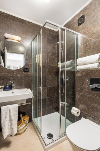 Bathroom 3, Natasha's Beachfront, Rovinj