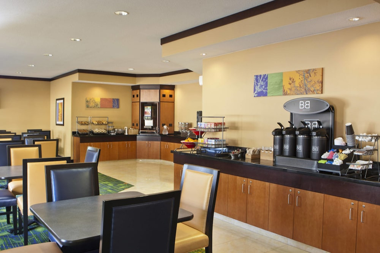Food & Drinks 4, Fairfield Inn Suites Memphis East, Shelby
