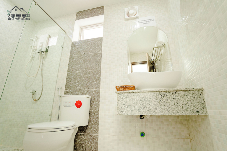 Bathroom 4, La Fairy Garden Resort, Kampot