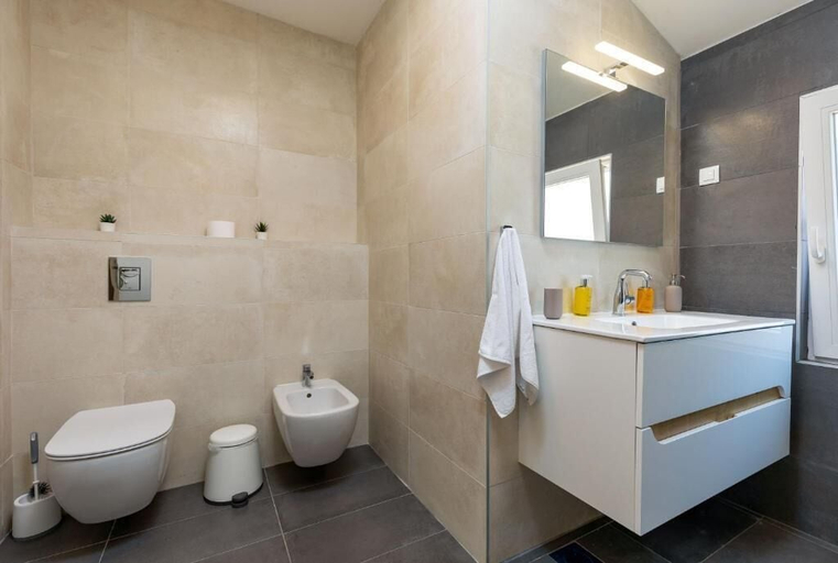 Bathroom 3, Diminici Villas, Raša