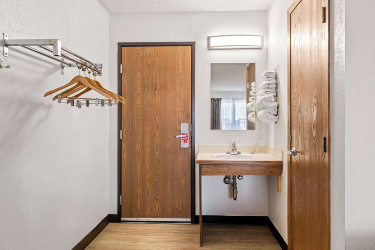 Bathroom 4, Econo Lodge Billings, Yellowstone
