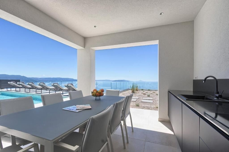 Others 5, Villa Ultima, Labin