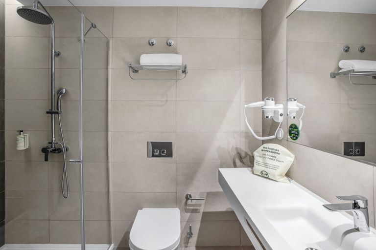 Bathroom 4, B&B Hotel Porto Gaia, Vila Nova de Gaia