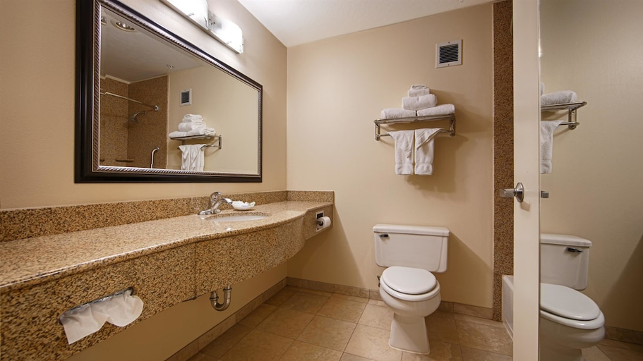Bathroom 4, Best Western Porterville Inn, Tulare