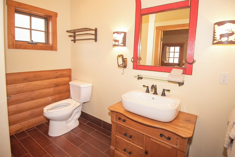 Bathroom, EML 6 Hidey-Hole, Delta