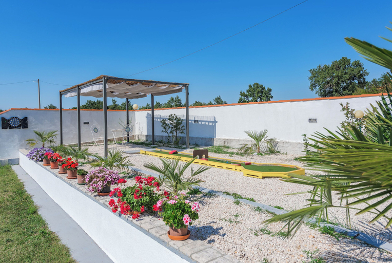 Exterior & Views 2, Family home with hydromassage pool & fun activities, Žminj