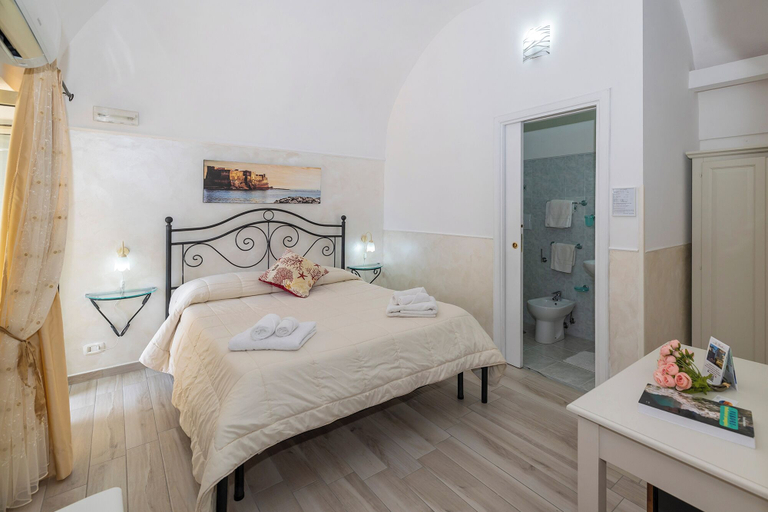 Bedroom 4, Le Marelle, Salerno