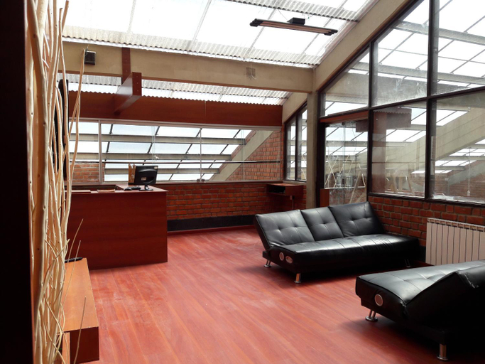 Public Area 3, Onkel Inn Wagon Sleepbox, Antonio Quijarro