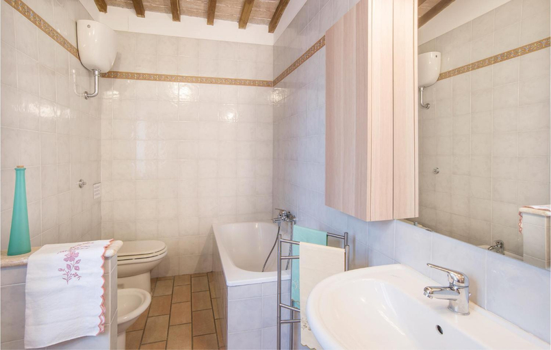 Bathroom 3, L'ortale, Grosseto