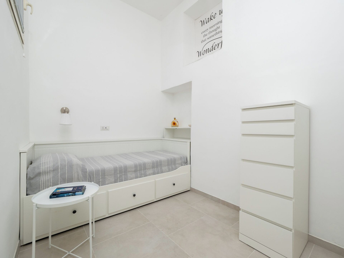 Others 3, Casa Vittorina, Salerno