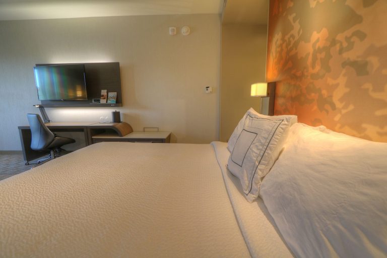 Bedroom 2, Courtyard by Marriott Pigeon Forge, Sevier