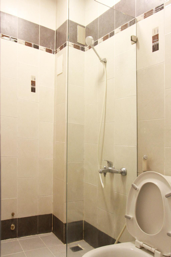 Bathroom 16