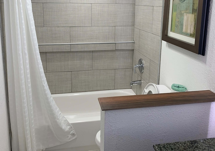 Bathroom 4, LX Hotel a Travelodge by Wyndham, Coffee