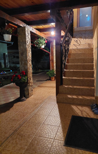 Others 3, Casa Cristina, Cartisoara