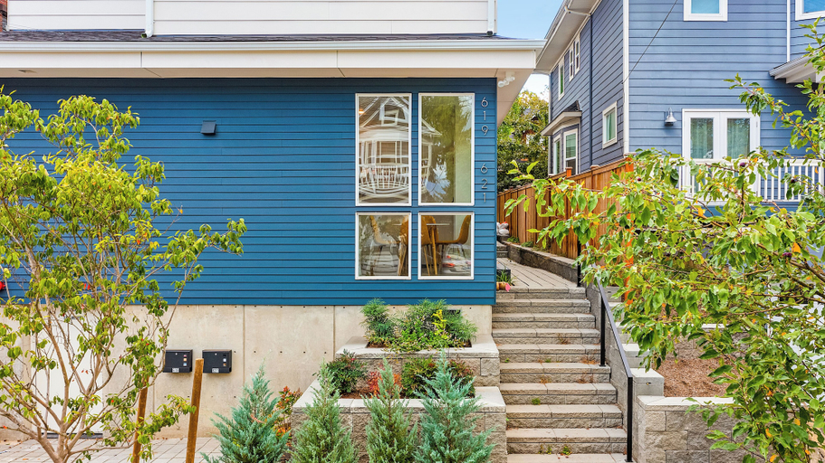 Exterior & Views 2, Vermithor's Bronze Ember Sweet Suite, Seattle