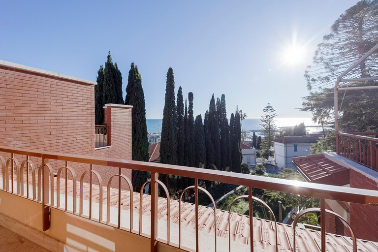 Portosole Attic - with Terrace and Private Parking, Imperia