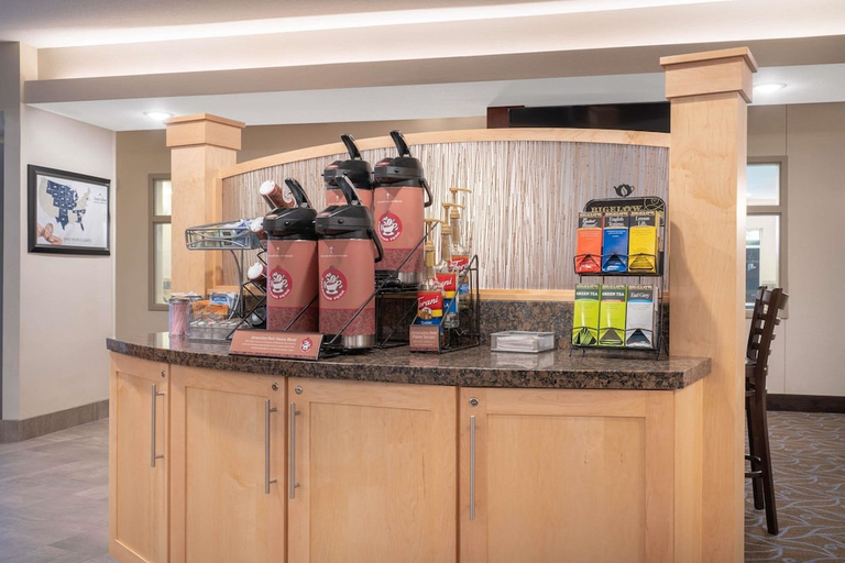 Food & Drinks 4, AmericInn by Wyndham Windom, Cottonwood